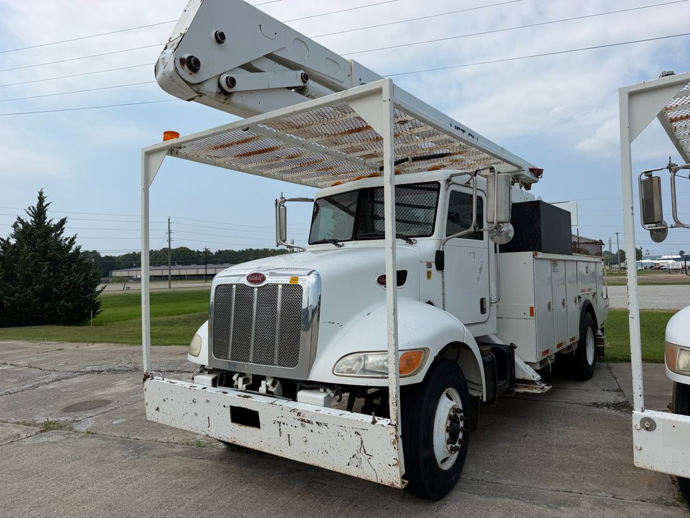 **2007 Peterbilt 335 Daycab S/A Bucket Truck 2NPLHZ7X07M687838 INV#40384
