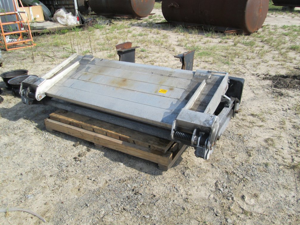 Maxon 79" Lift Gate INV#53981