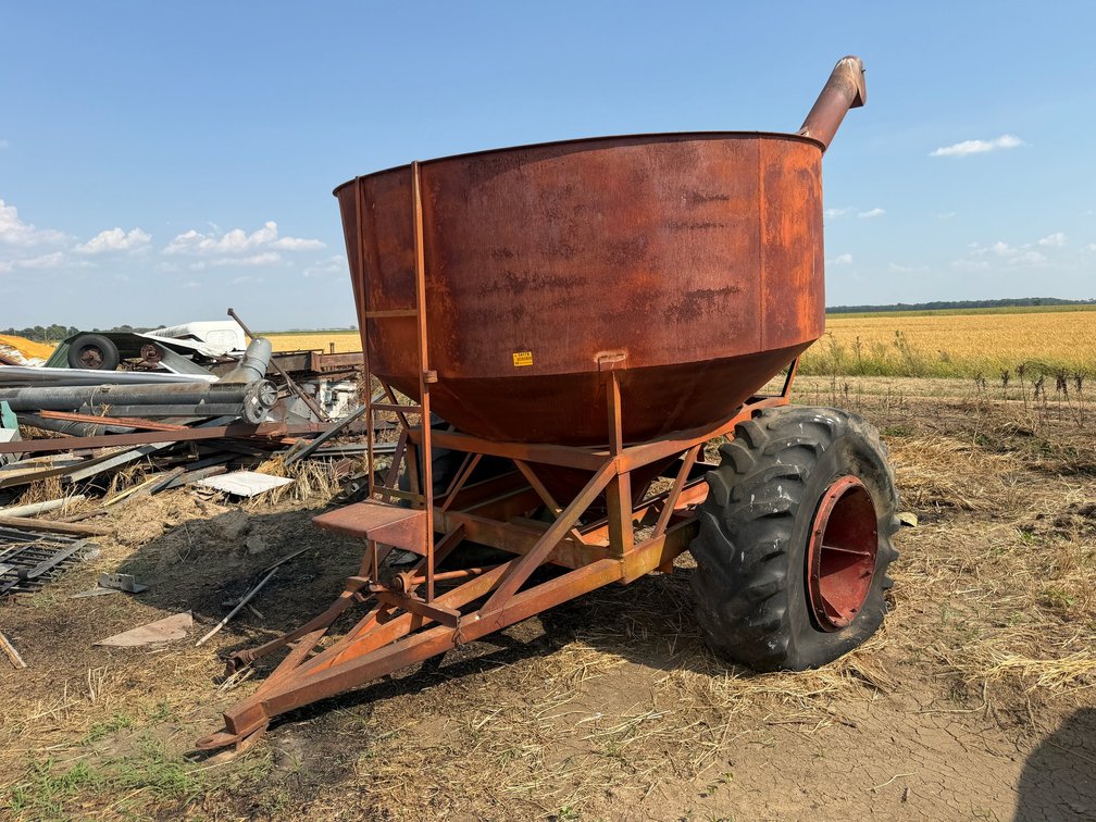 Grain Cart 524-8 INV#54178 Map Location: Field 4