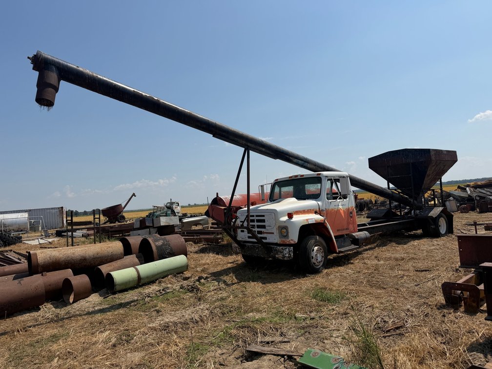 *INOP 1989 Navistar 1654L Daycab S/A Auger Truck 1MTJDZRK1KH674327 INV#54134 Map Location: Site 2
