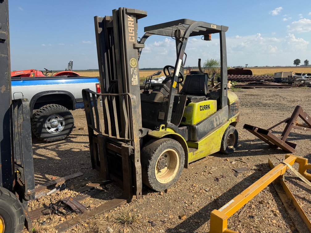 *INOP Clark C30 Pneumatic Tire Forklift F785064 INV#54338 Map Location: Shop 3