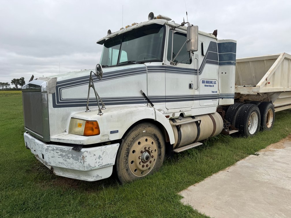 *INOP 1988 White Volvo WIA Sleeper S/A Truck Tractor 1WUWDCJF3JN127809 INV#54391 Location: Site 2