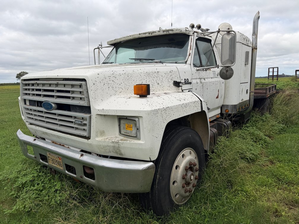 *INOP 1989 Ford F800 Flatbed Truck Sleeper S/A 1FDXK84A1KVA10144 INV#54393 Location: Site 2