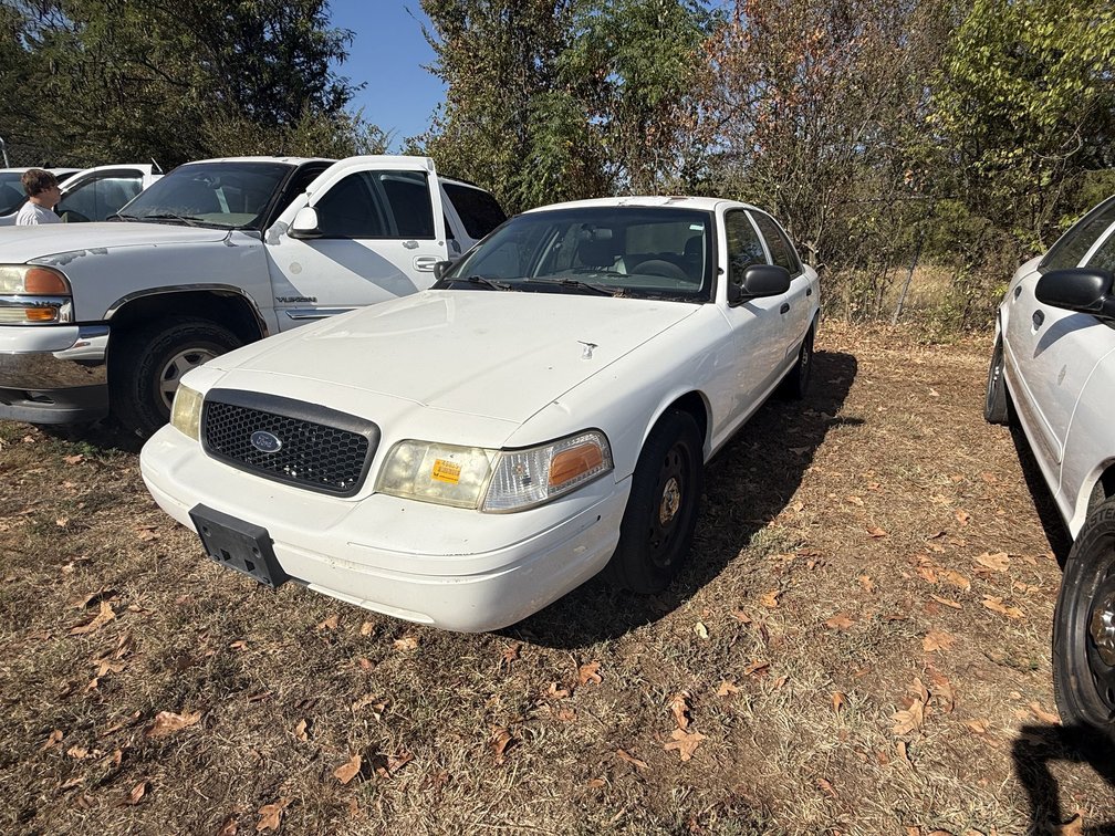 2005 Ford Crown Victoria Sedan 2FAFP71WX5X153100 INV#46835