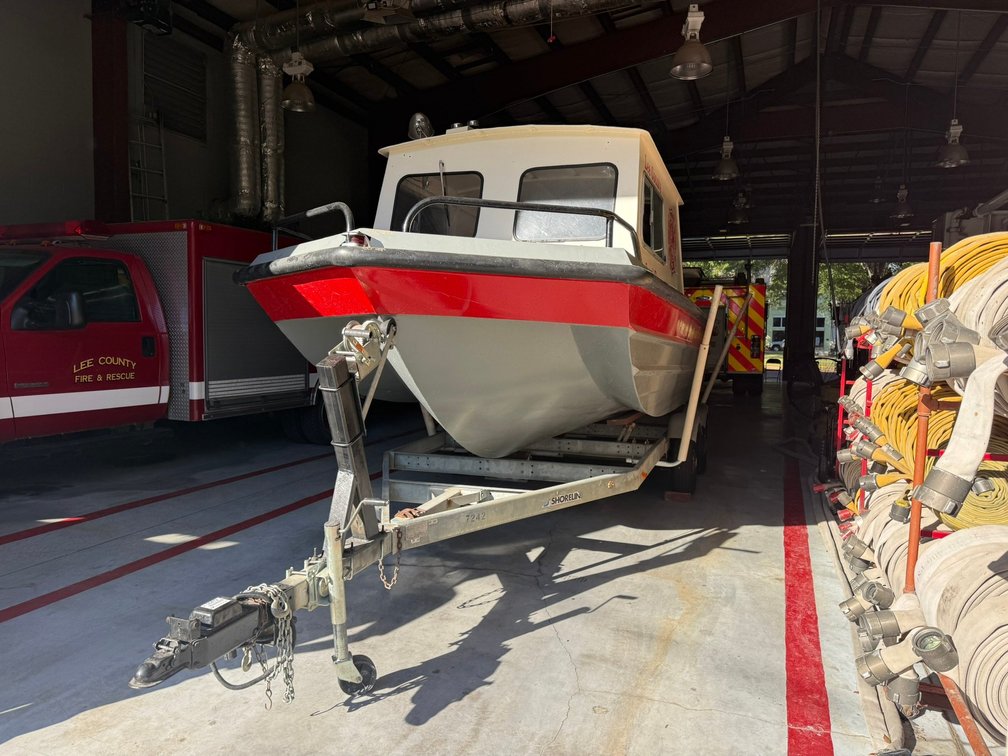 Search & Rescue Boat w/ Trailer MAK121870574 INV#56412
