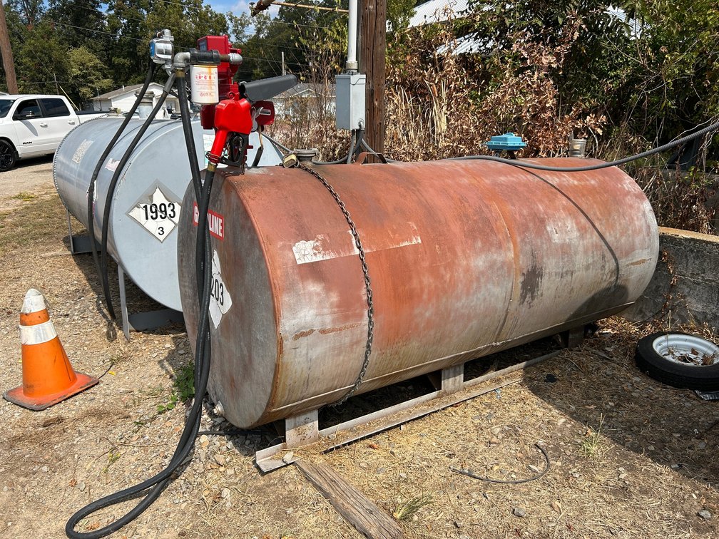 ~910 Gallon Gasoline Tank w/Fill-Rite Pump INV#55093