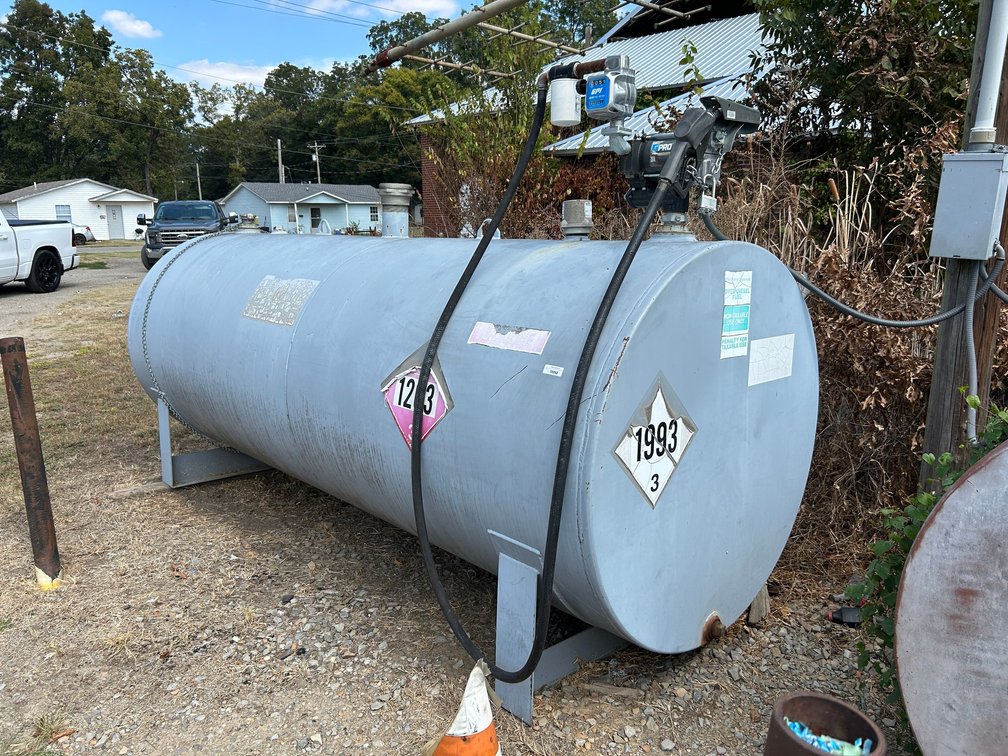 ~990 Gallon Fuel Tank w/Stand & Pump INV#55092