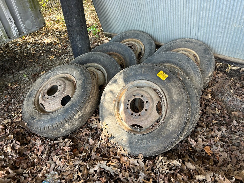 Lot of (8) 9.50R16.5LT Tires and Rims INV#2654940