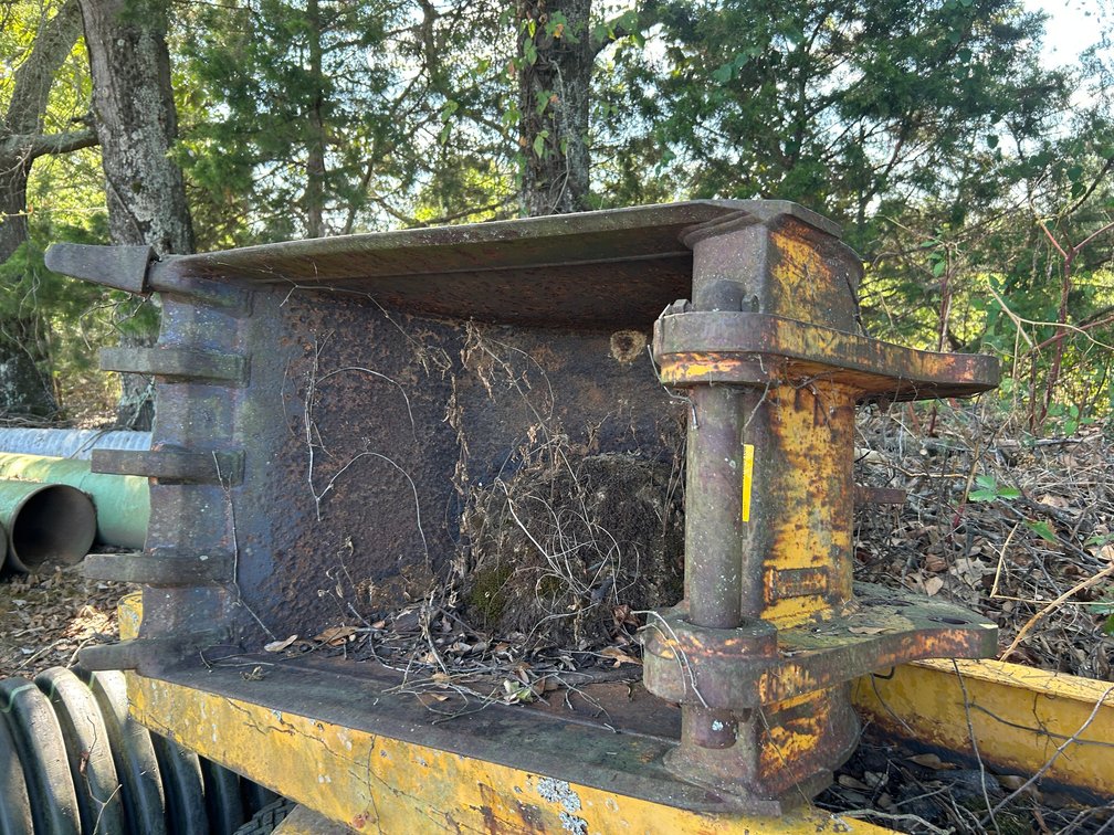 3' 6" Toothed Excavator Bucket INV#2654935