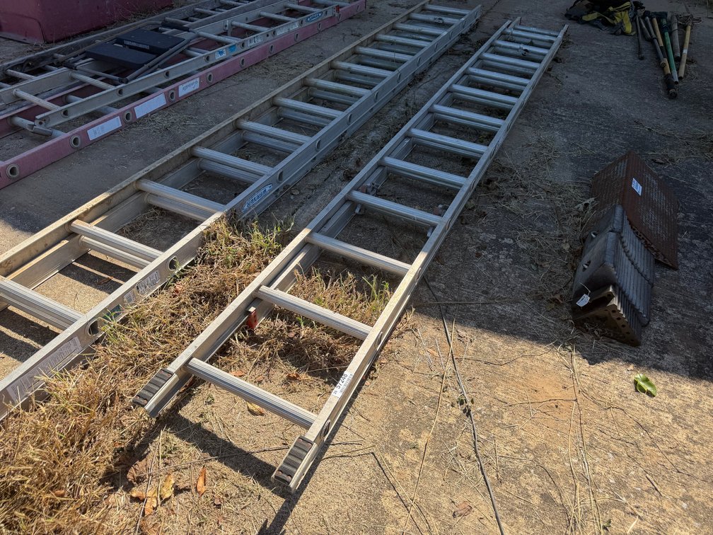 (1) - 22' Ladder INV#57248
