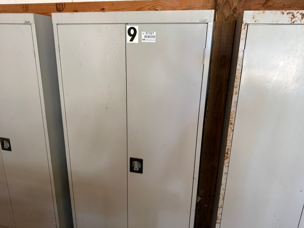 Sandusky Metal Cabinet w/ Contents INV#57327