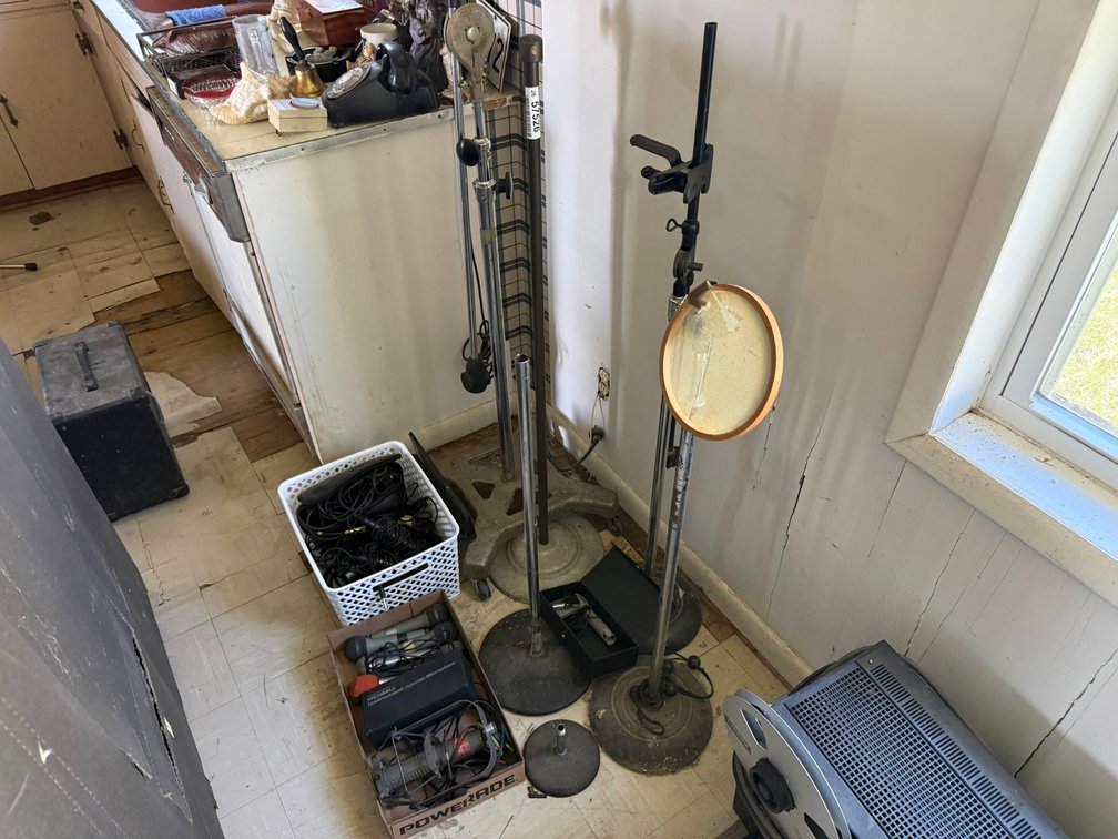Lot of Mic Stand and Mics INV#57526