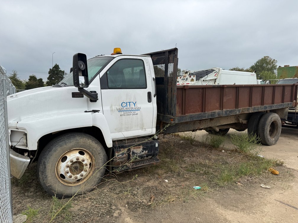 *INOP 2003 GMC W6500 Daycab S/A Truck 1GDJ6J1E63F507971 INV#2610599