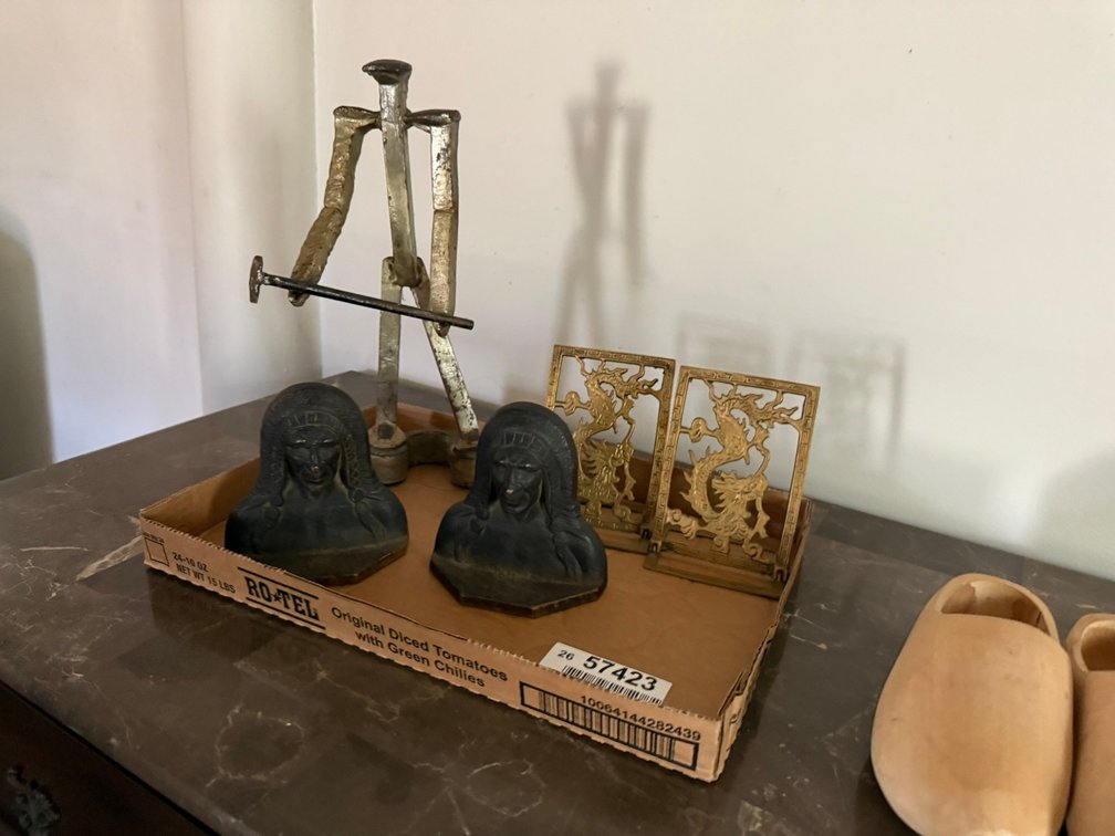 Bookends & Decor INV#57423
