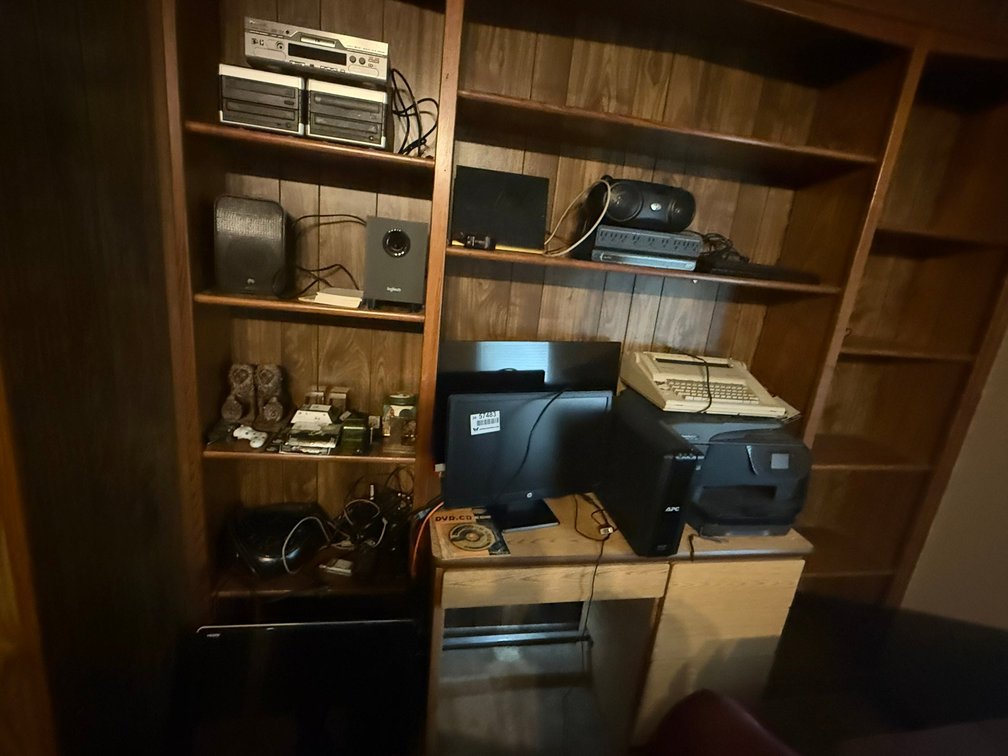 Lot of Electronics, Speakers & Desk INV#57483