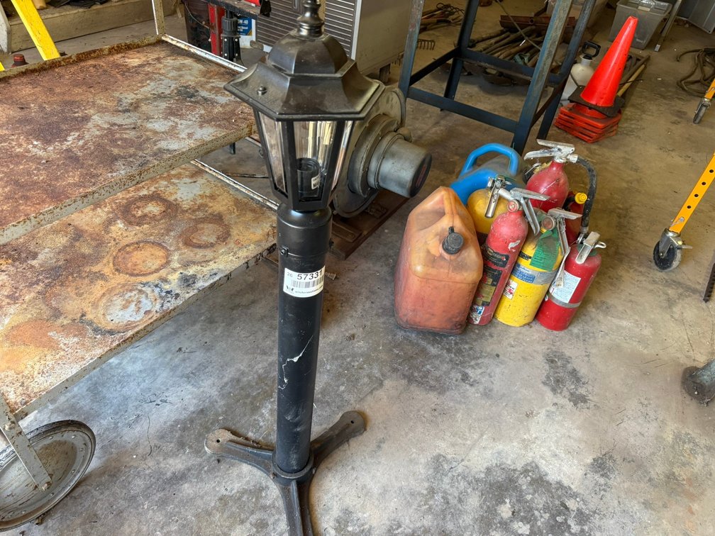 Outdoor Light on Stand INV#57331