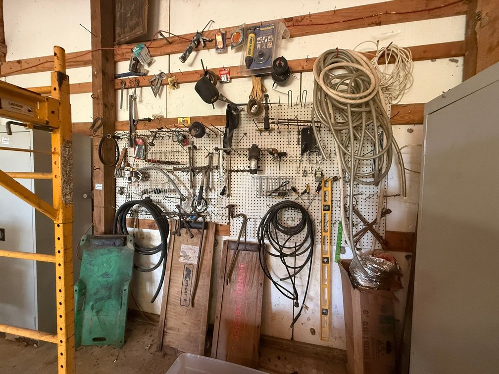 Contents of Wall INV#57346