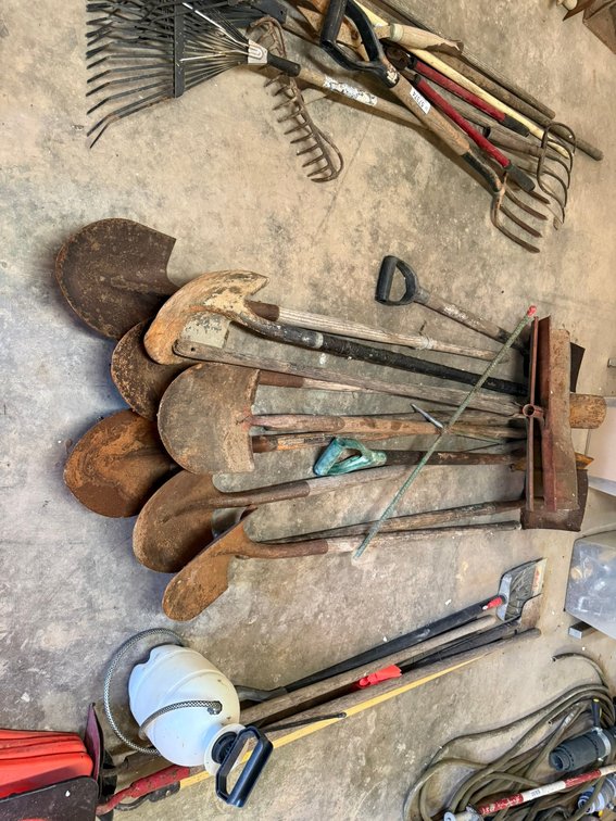Lot of Shovels INV#57375