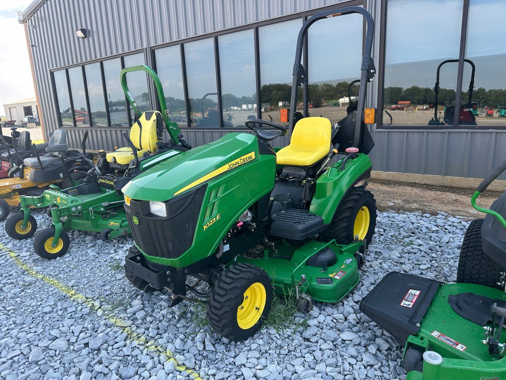 John Deere 1023E 4x4 Lawn Tractor 1LV1023EVCH213556