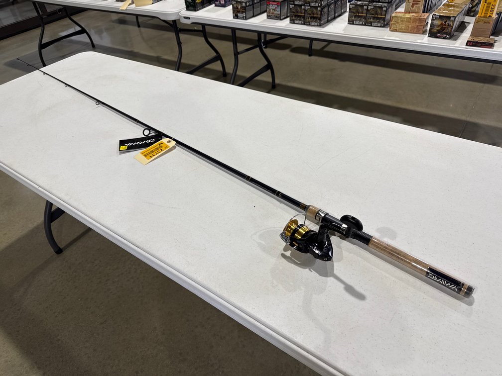 Unused DAWA SHOCK F702W  Fishing Pole  