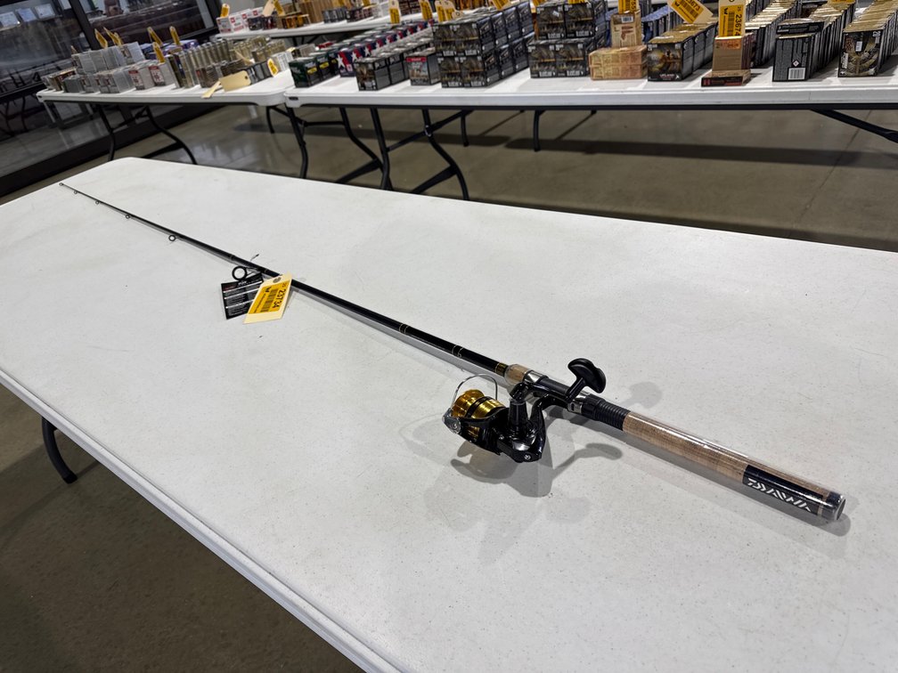 Unused DAWA SHOCK F702W  Fishing Pole  