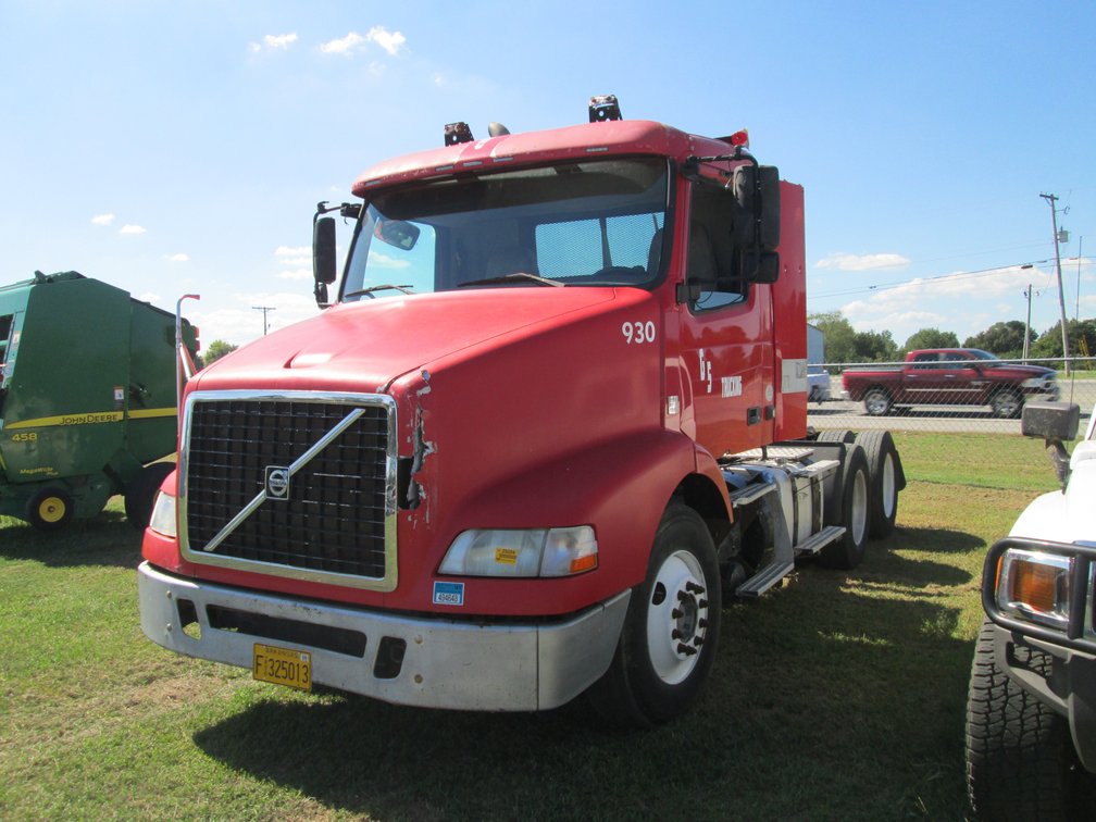 2011 Volvo   T/A Daycab Truck Tractor 4V4MC9EHXBN532118 Inv # 29204