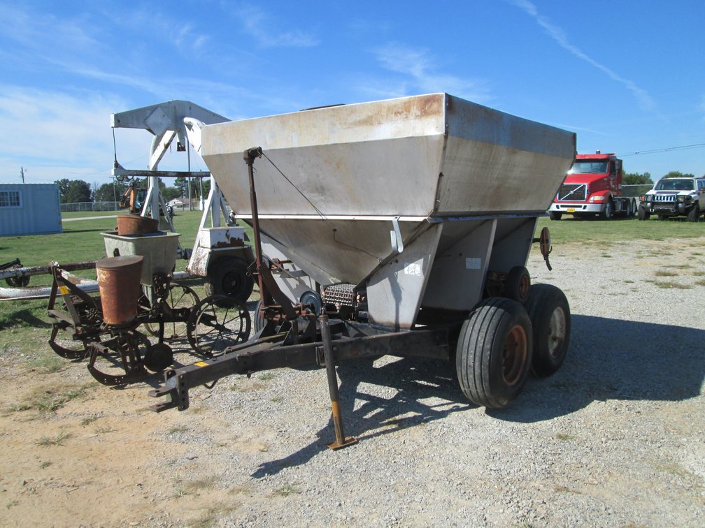Pull Type Fertilizer Buggy   Inv # 29516