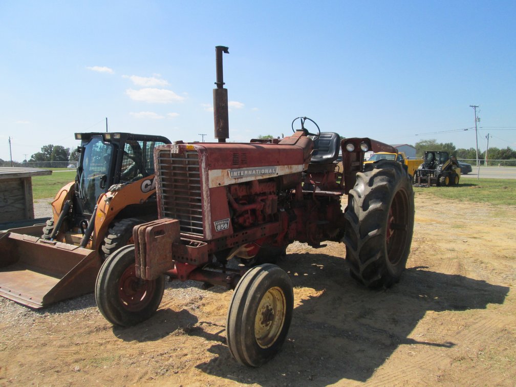 1967 International Farmall  856 Tractor 15740Y Inv # 29563