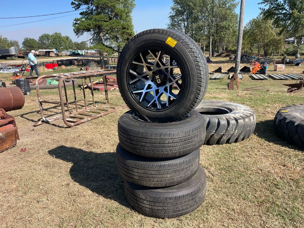 Lot of (4) 265/60R20 Tires  Inv# 29787