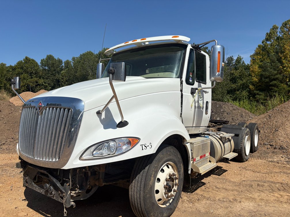 2014 Freightliner Prostar LF 687   T/A Daycab Truck Tractor VIN: 1HSDJSNR4EH099715
