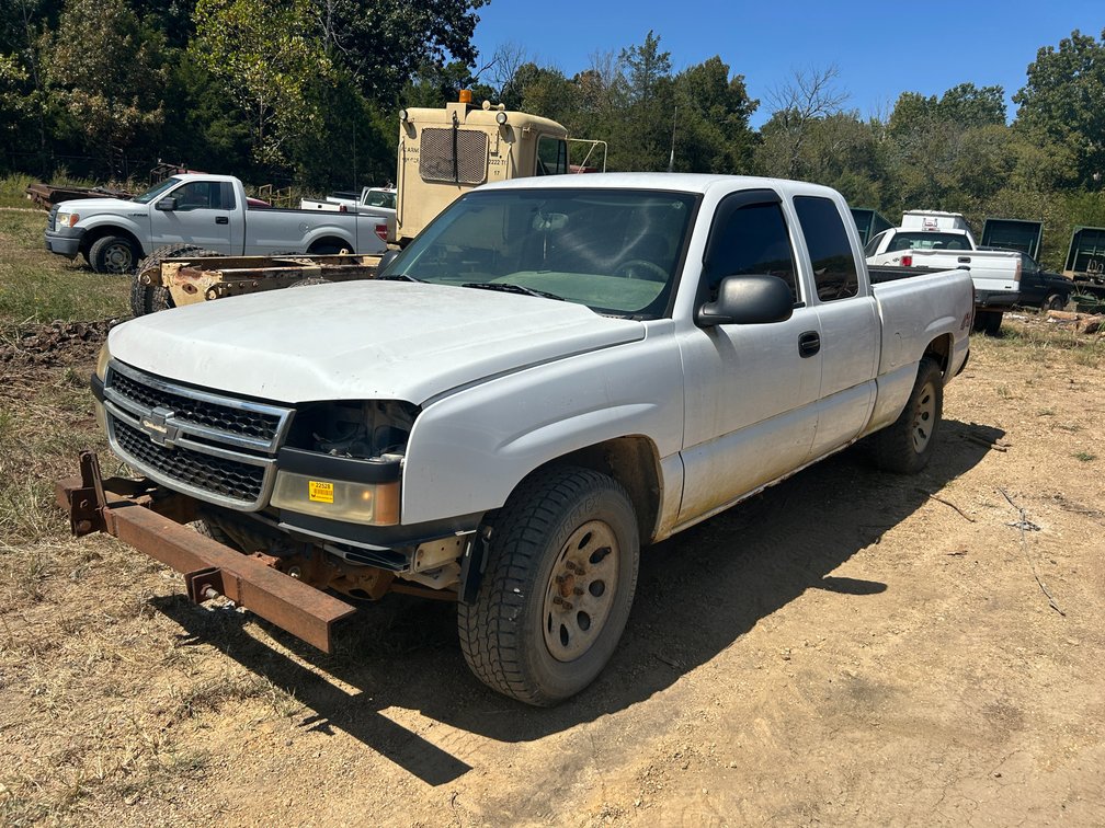 2007 Chevrolet  Silverado LS  4x4 Pickup 1GCEK19V37Z101236