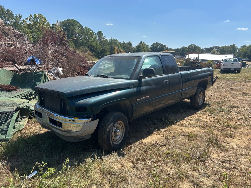 INOP 2001 Dodge  Ram 1500 4x4 Pickup VIN: 1B7HF13YX1J229581
