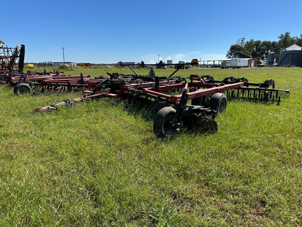 Case IH 330 34' Vertical Tillage Tool