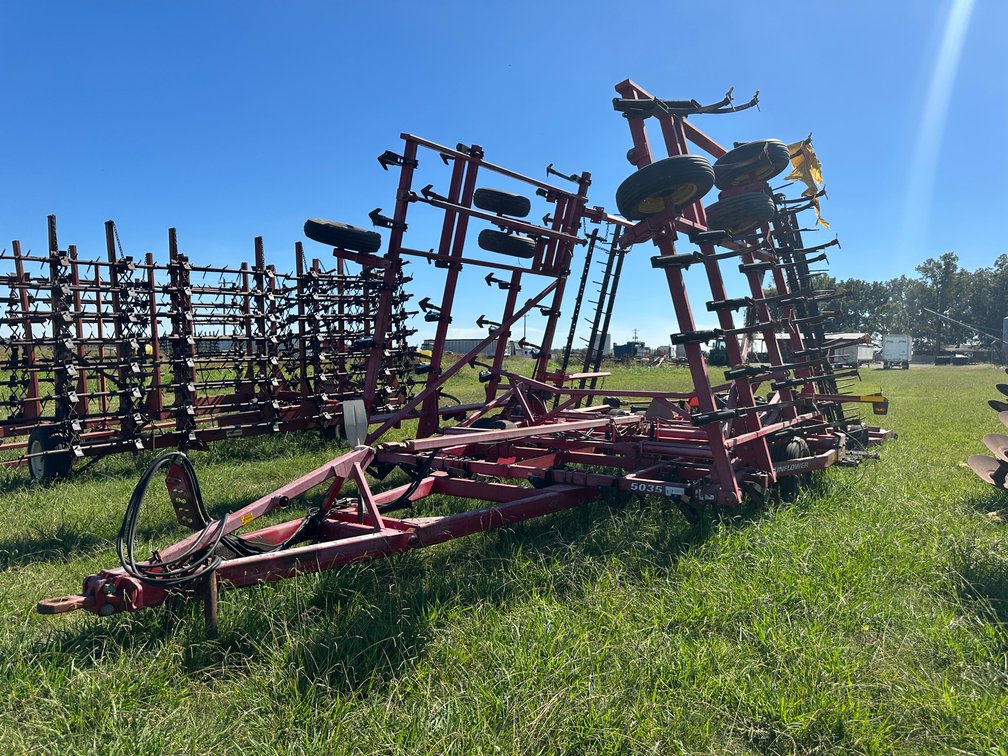Sunflower 5035 36' Field Cultivator 