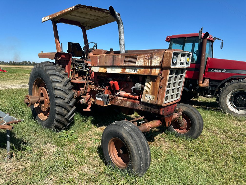  International 1466 Turbo  Tractor 