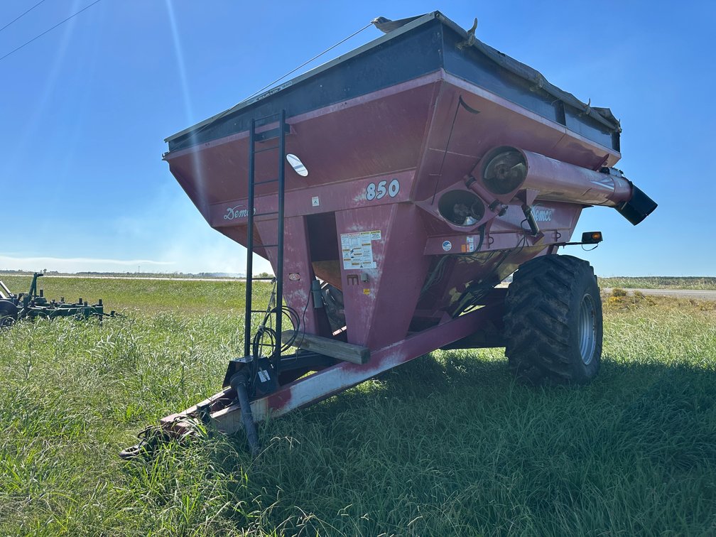 Demco  850 Grain Cart 
