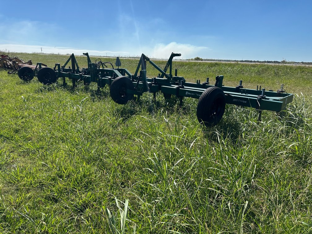 House 302 12-row 38 Bedder Chopper 