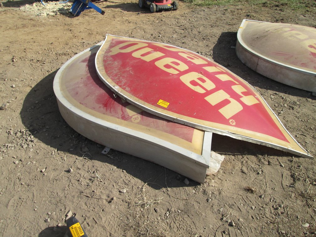 8'x5' Dairy Queen Sign   Inv# 29931