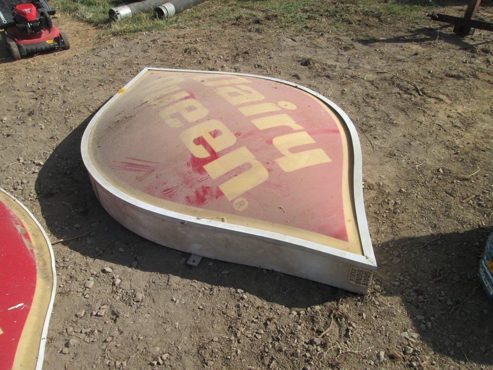 8'x5' Dairy Queen Sign   Inv# 29932
