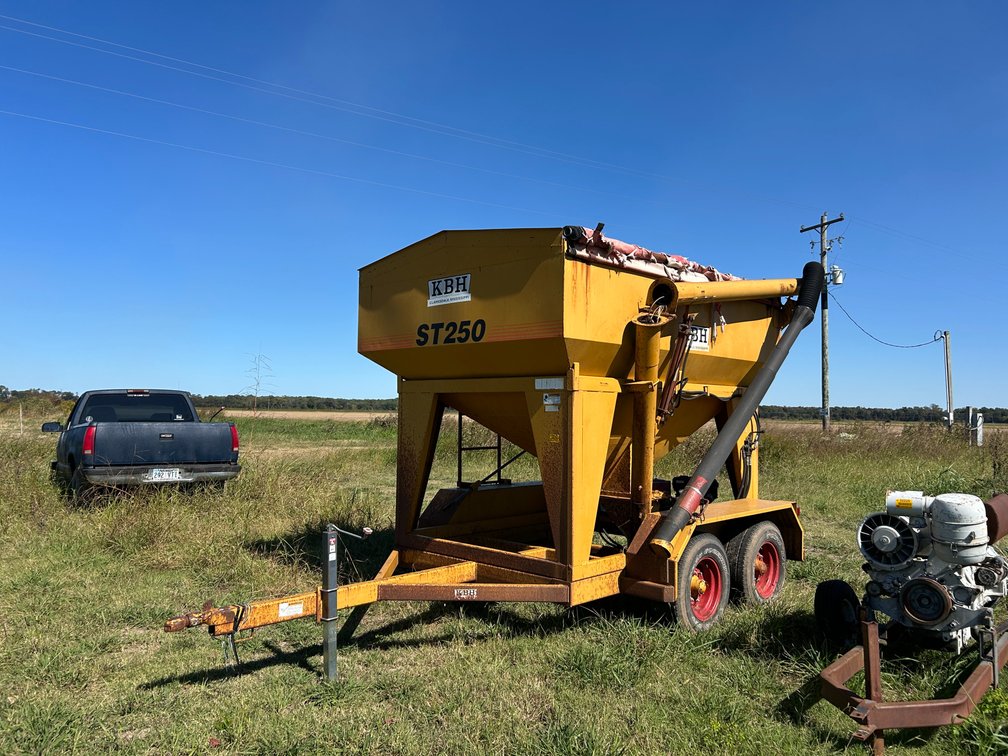 KBH ST250 Grain Cart 