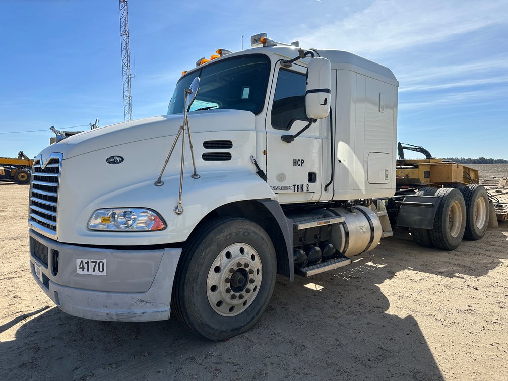 2011 Mack CXU Sleeper Truck Tractor 1M1AW09Y4BM013132 Location: Site 1A