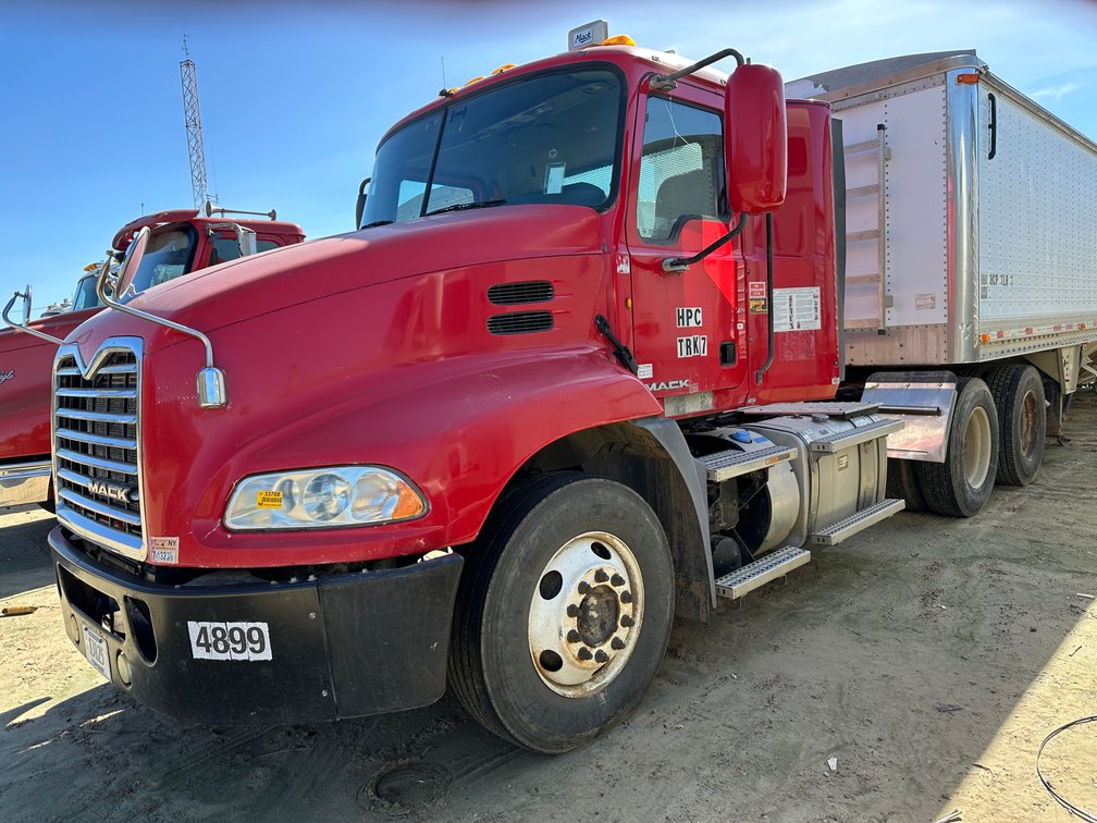 2014 Mack CXU T/A Daycab Truck Tractor 1M1AW02Y3EM038036 Location: Site 1A