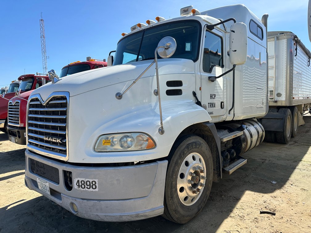 2011 Mack CXU T/A Sleeper Truck Tractor 1M1AW09Y3BM013638 Location: Site 1A