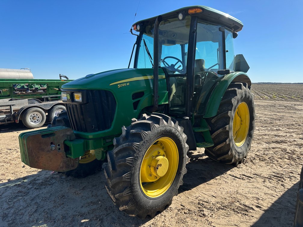 2011 John Deere 5095M MFWD Tractor  Location: Site 1A