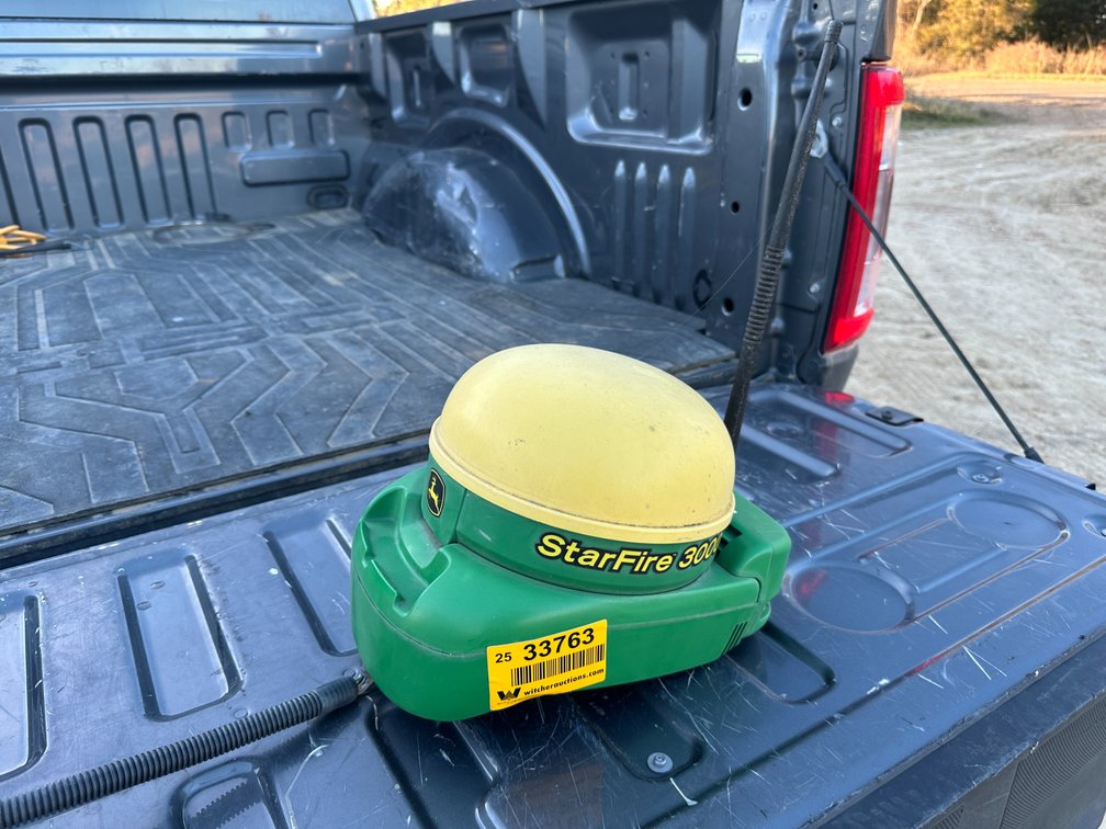 John Deere  Star Fire 3000 Receiver  w/ RTK Radio 450 Location: Site 1E