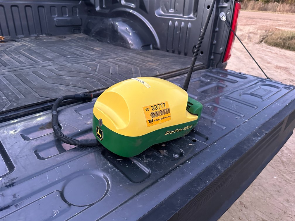 John Deere  Star Fire 6000 Receiver  w/RTK Radio 450 Location: Site 1E