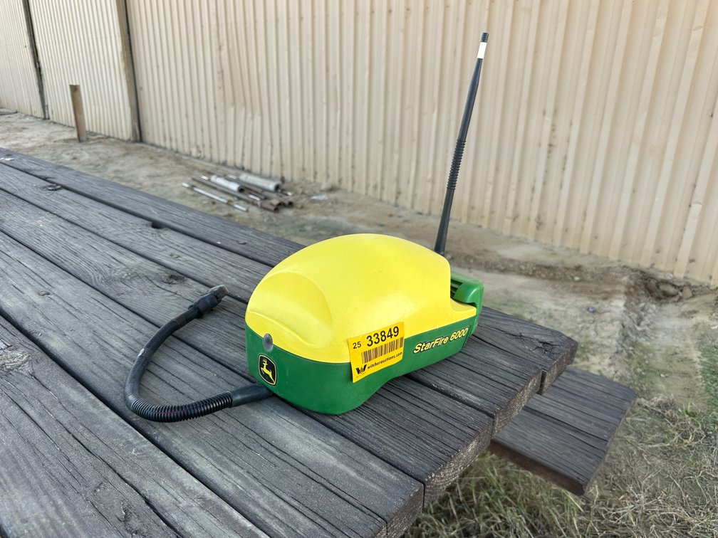 John Deere StarFire 6000 w/RTK Radio 450  Location: Site 1E