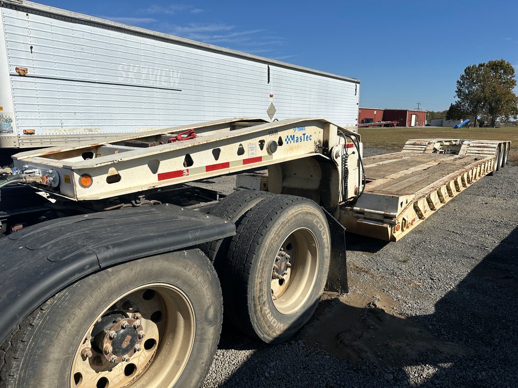 2000 MasTec 40' Tri/A RGN Lowboy Trailer VIN: 1TKJ05133YM031587