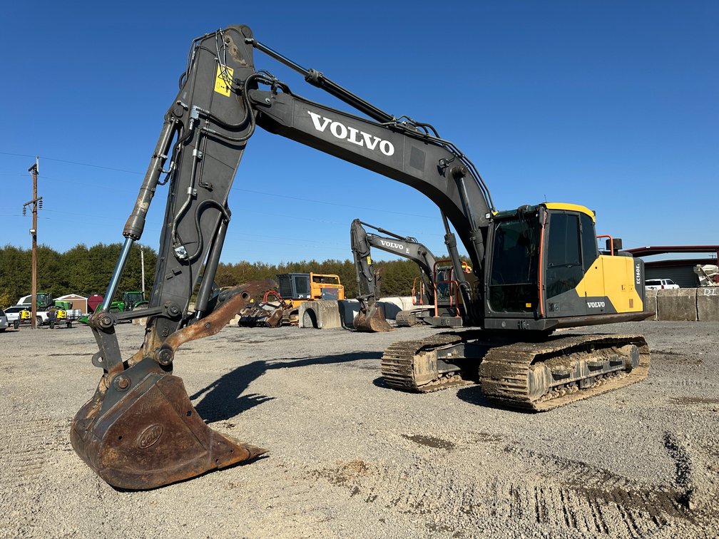 2022 Volvo EC160E Crawler Excavator w/Hydraulic Thumb