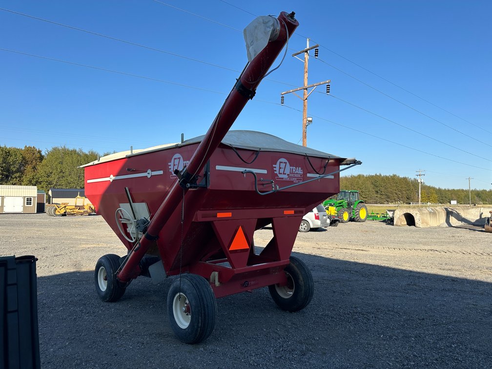 EZ Trail 3400 Grain Cart 